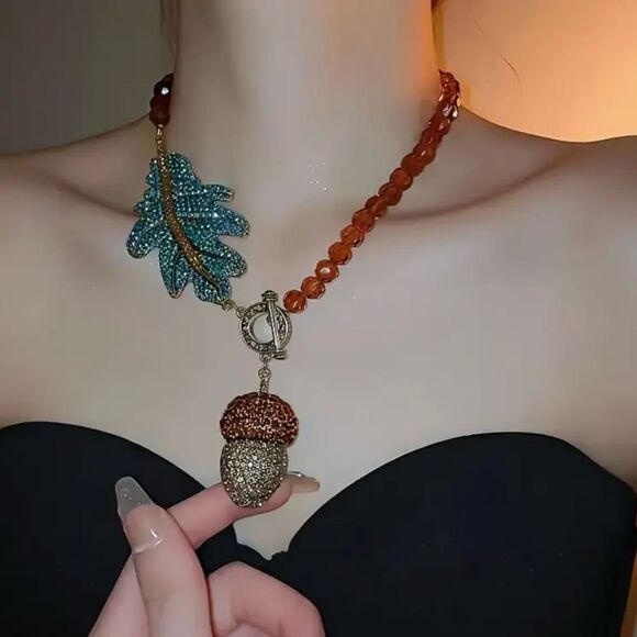 🩵 Swarovski Crystal Elegant Gold and Blue Leaf Pendant Necklace 🩵 - Picture 5 of 5